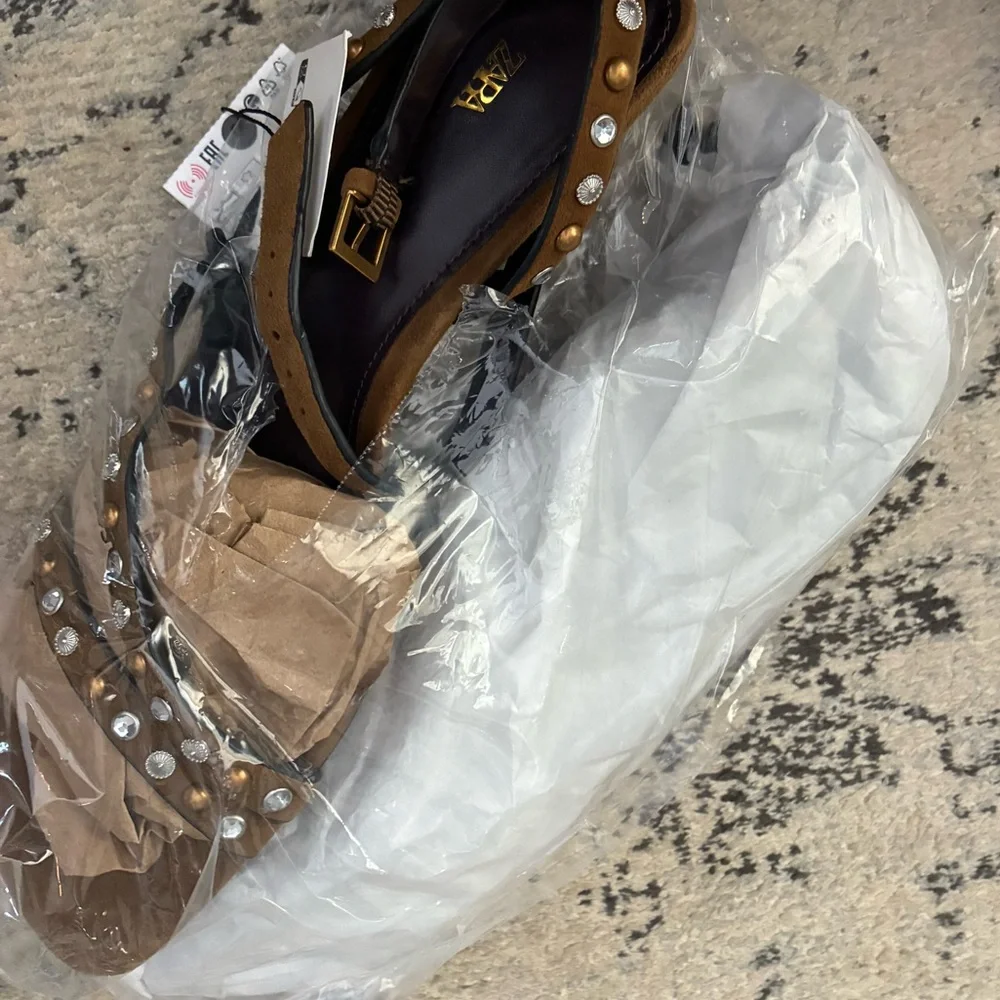 Zara NWT split leather studded kitten sandal 1346/610 - Picture 9 of 11